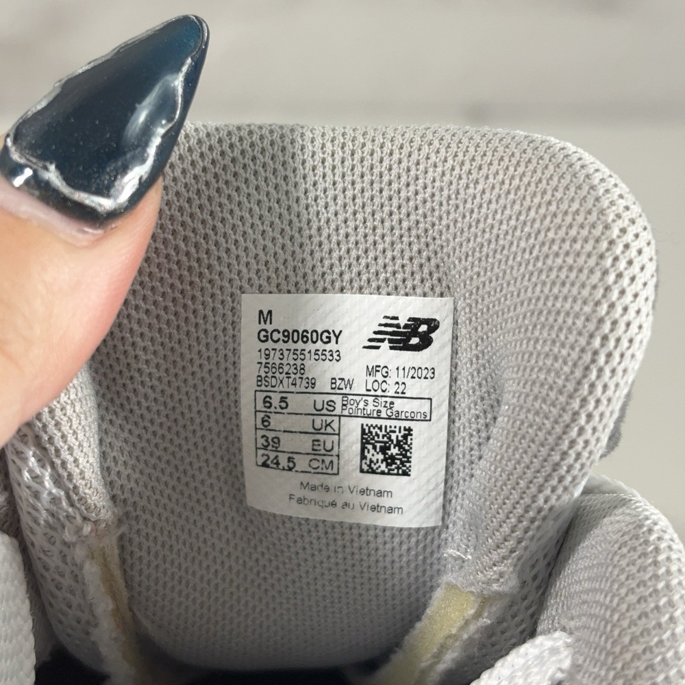 New Balance 9060 Rain Cloud Sneakers Boys 6.5 Gray Running Shoes GC9060GY - Picture 11 of 11